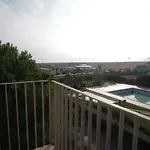 아파트 Homely One Bedroom Flat With Side Sea View *