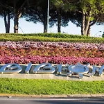 Homely One Bedroom Flat With Side Sea View 아파트 *