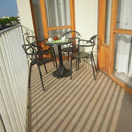 Daire Homely One Bedroom Flat With Side Sea View