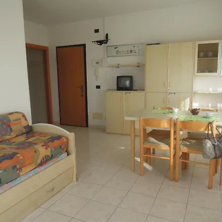 Appartamento Homely One Bedroom Flat With Side Sea View