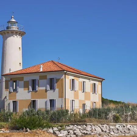 Homely 1 Bedroom Flat With Side Sea View *