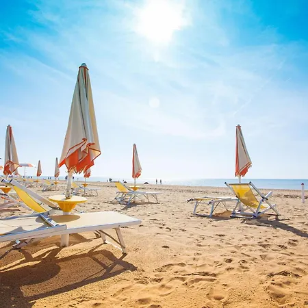 Appartamento Homely One Bedroom Flat With Side Sea View *