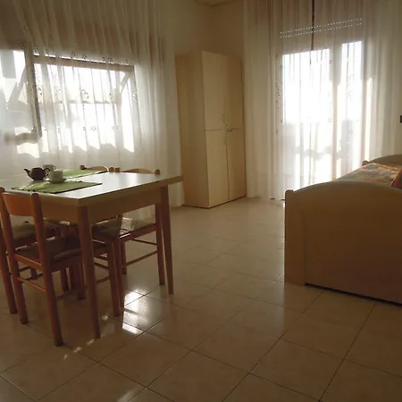 Homely One Bedroom Flat With Side Sea View Appartamento *